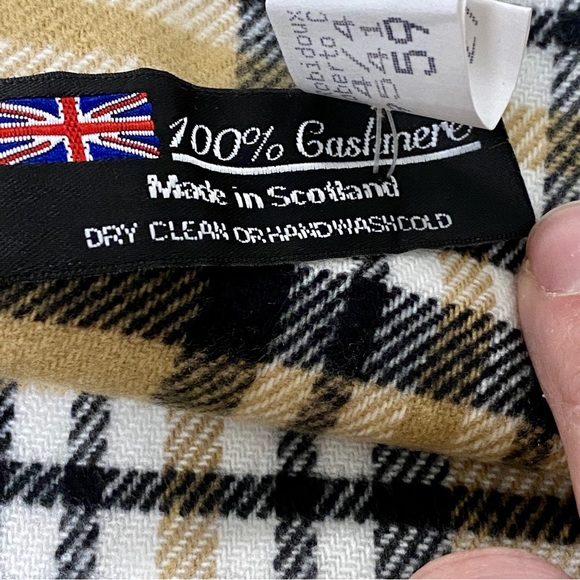 Cashmere Plaid Scarf - Picture 2 of 4